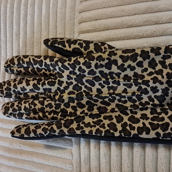 Women's Isotoner Leonard Animal Print Gloves Eco Comfort Smart Dri Smart Touch - Picture 8 of 8